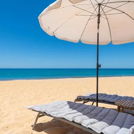 Front Right On The Luxury Semi-detached 3 Bed * Φάρο