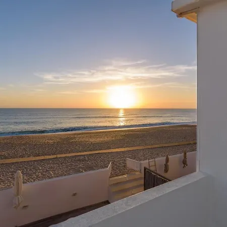 Front Right On The Luxury Semi-detached 3 Bed Vakantiehuis *