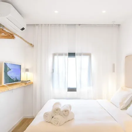 Front Right On The Luxury Semi-detached 3 Bed